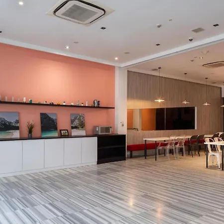 A Hotel Dickson, Stay From 9Pm To 8Am